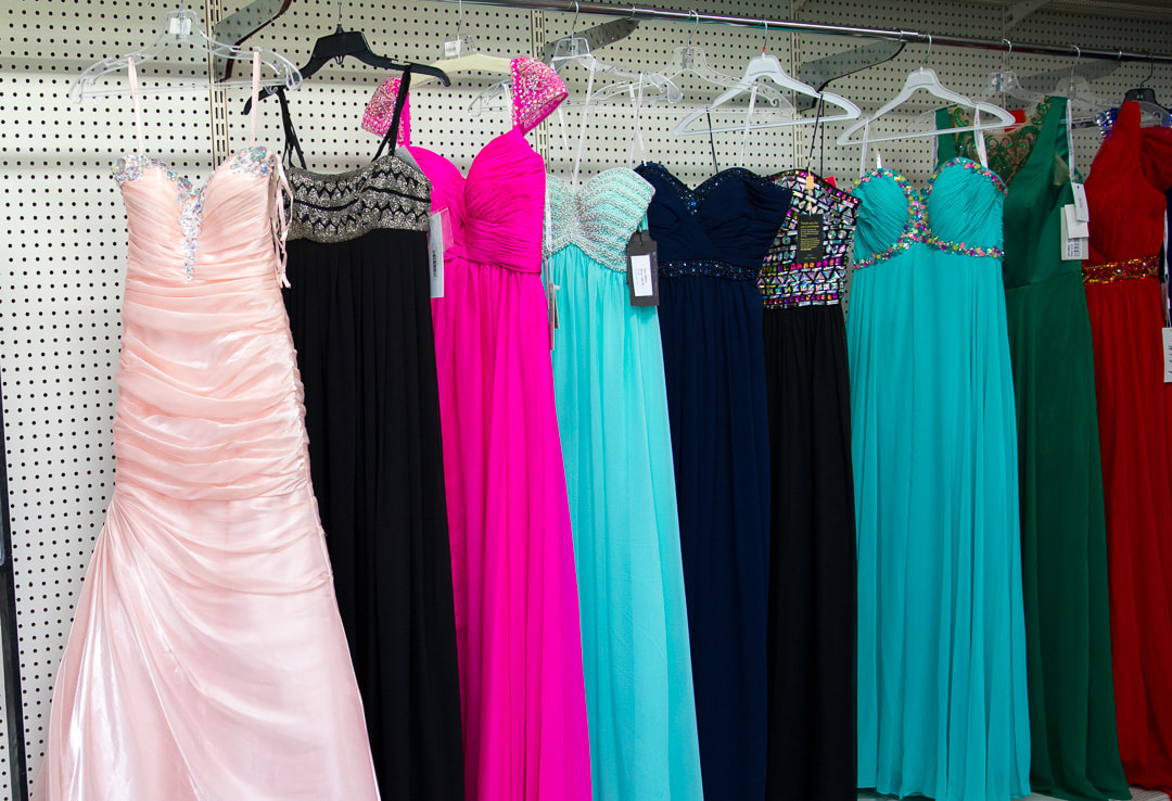 Boise Photographer with Allison’s Formal Dresses in Clarkston, Washington!