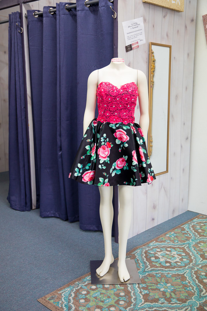 Boise Photographer with Allison’s Formal Dresses in Clarkston, Washington!