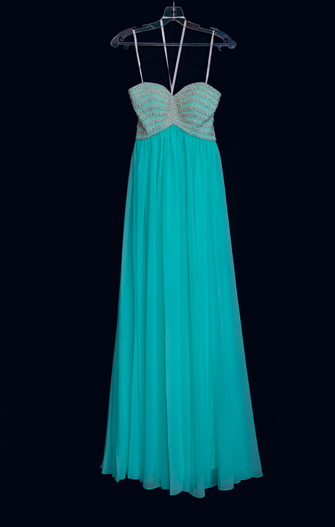 Boise Photographer with Allison’s Formal Dresses in Clarkston, Washington!